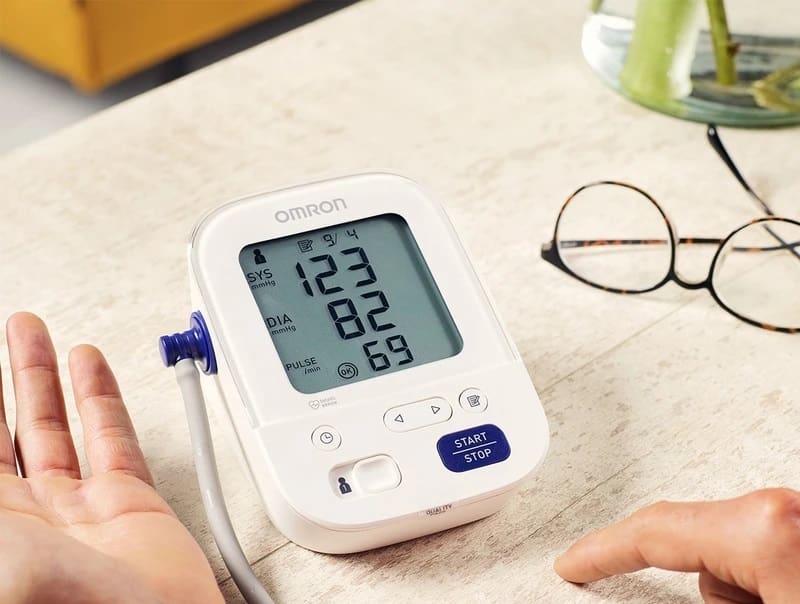 تصویر 2 از دستگاه فشار خون امرون m3 پایش دیجیتال بازویی